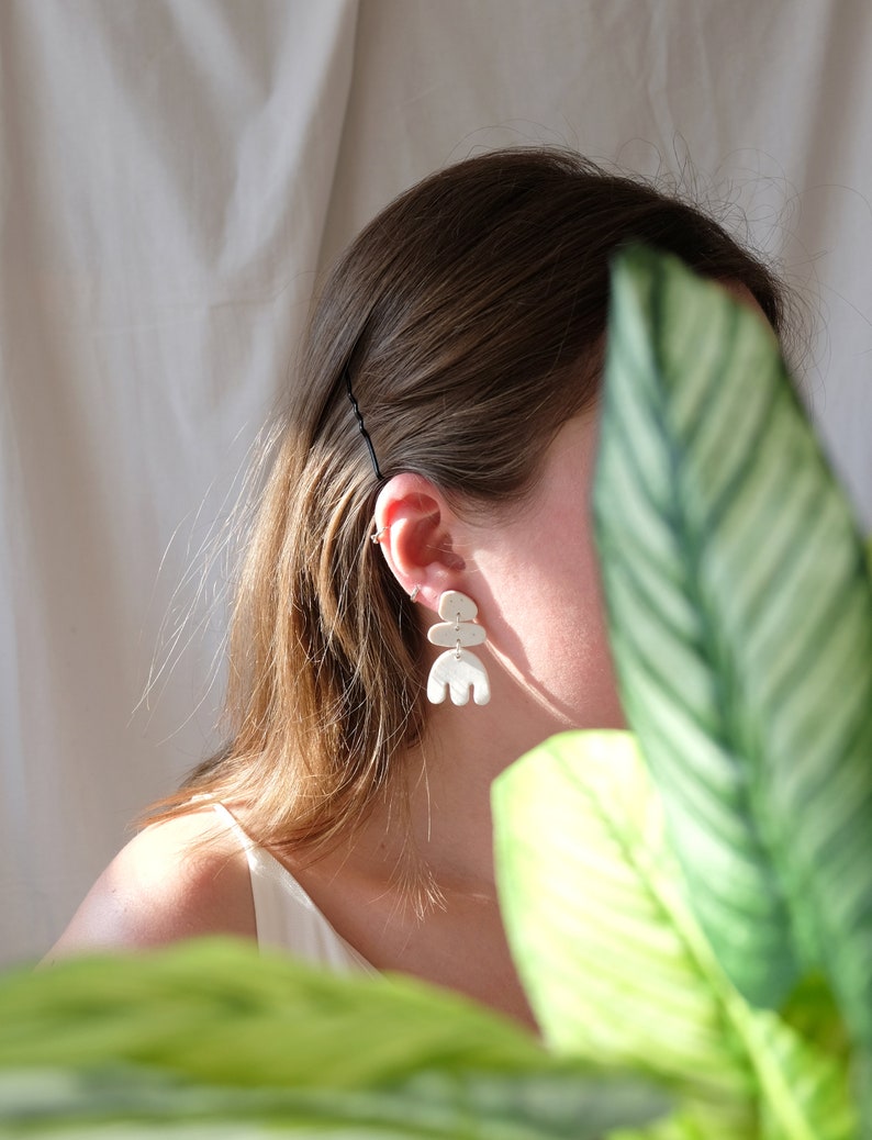 Moder Floral shape earrings Speckled earrings White polymer clay earrings