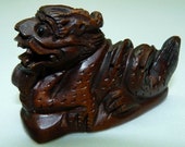 Vintage Japanese Detailed Hand-Carved Wooden Netsuke Grotesque Fearsome Shoo Dog, L 6.8 cm