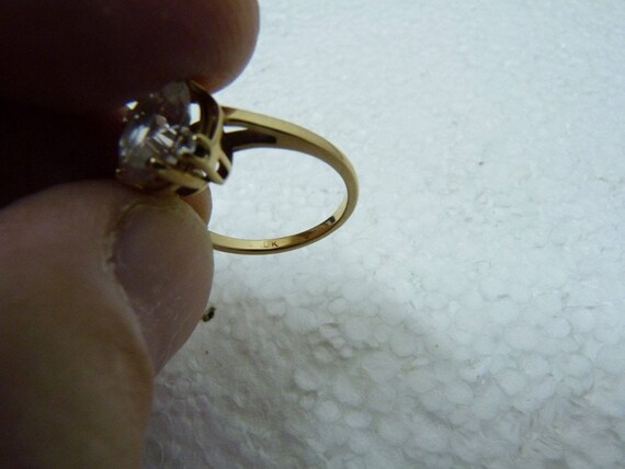 Vintage English 10K Gold Ring with Oval B 2-3 Car… - image 7