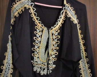 Authentique vintage Bédouin Palestine Femme Gallabia, Noir, Riche Broderie Or Silver Threads, L 90 cm