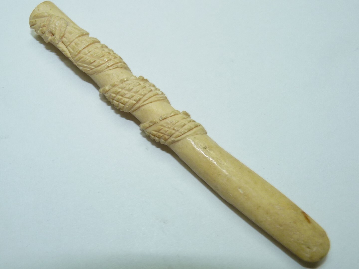 Antique Hand-carved Bone Cigarette Mouthpiece,intricate Carved Woven  Design, L 10 Cm