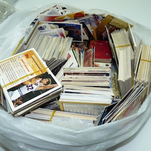 Énorme Lot 100 NBA vintage 90s Basketball Scorecards, Nuggets, Premium Holograms, Peut-être SURPRISES!