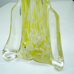 vintage années 1960 italien Murano Soufflé à la main Lobed Vase en verre jaune, Flocons blancs, H 35 cm image 2