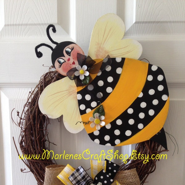 Cute bumble bee wreath for Spring or Summer