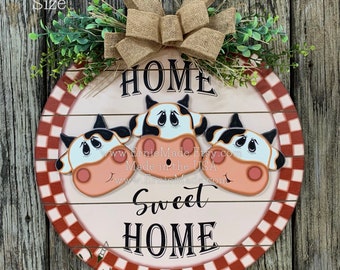 Front door hanger, Farmhouse cow door decor, Wood round, shiplap decor, Housewarming gift, Cow wreath, Cow decor, Farm door sign with cows