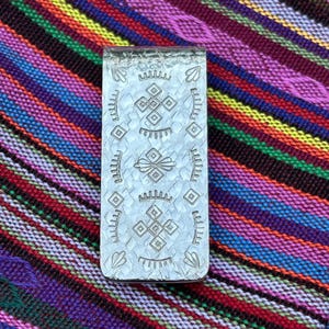 Geldklammer mit Azteken Design. Handgemacht aus Sterling Silber (925) mit gehämmertem Strukturfinish. Silber Brieftasche.