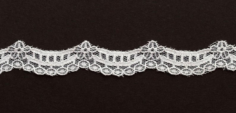 Vintage White Scalloped Lace Trim 1/2 inches wide 3 Yards image 1