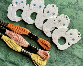 5 pack- white cat 3D Printed Floss Drop - Cross Stitch Thread Organizer and Bobbin