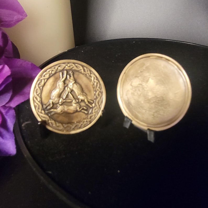 Engraved Brass Talisman – Three Hares & Full Moon Coin 