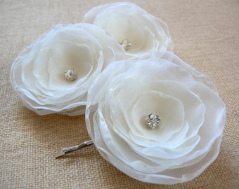 Ivory wedding flower hair clips (set of 3), bridal hair piece, bridal hair flower, wedding hair accessories, wedding hair flower, romantic