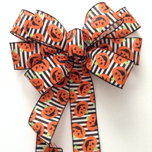 Nœud de couronne d&#39;Halloween citrouille : ruban orange, noir et blanc