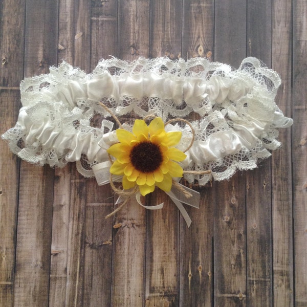 Sunflower Inspired Bridal Garter / Wedding Garter / Rustic Sunflower Wedding Garter / Country Style Wedding Garter /White Lace and Sunflower