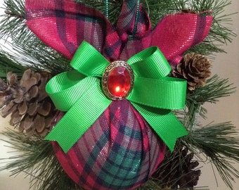 Plaid Fabric Ornaments / Christmas Ornaments / Set of 2 / Xmas Vintage Fabric Ornaments / Christmas Tree Ornaments / Classic Xmas Decoration