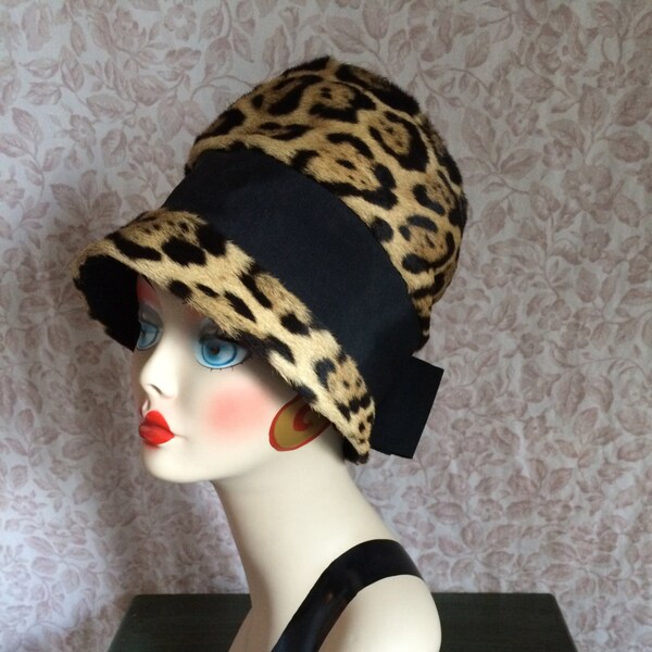 RÉSERVÉ aux 5 & 10 : 1960 s chapeau imprimé Leopard Mod