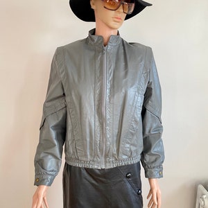 80er Graue Wilsons Leder Cafe Racer Jacke mit Fleece Futter Größe Klein/Medium