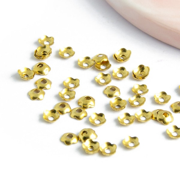 Coupelles fleurs pour perles 4mm en laiton doré