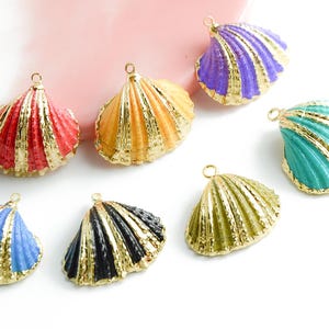 Colored and gold shell pendant