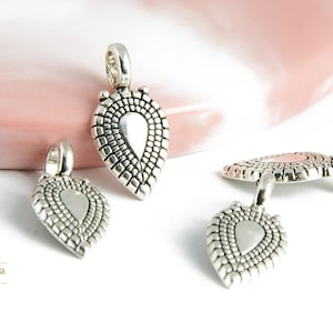 Försilvrad zamak droppformad hänge