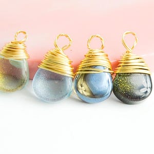 Glass drop pendant 18x10mm smooth glass drop colored blue tone