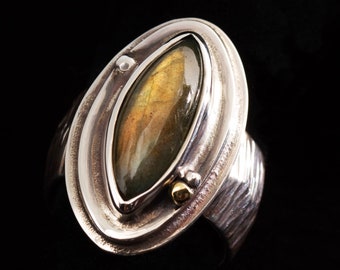 Labradorite 8 - Sterling Silver Ring - Size 7