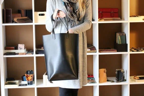 Women leather tote bag Black shopping bag Hand stitched shoulder bag Teacher tote bag Personalized bag Minimalist women bag Mother day gift