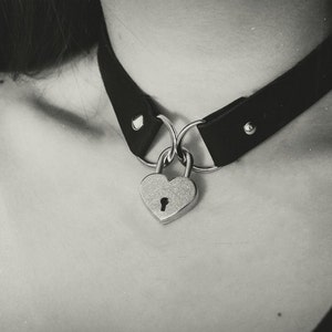 Lockable collar necklace Women collar choker Leather collar choker Heart lock necklace Leather collar necklace Leather heart necklace locket