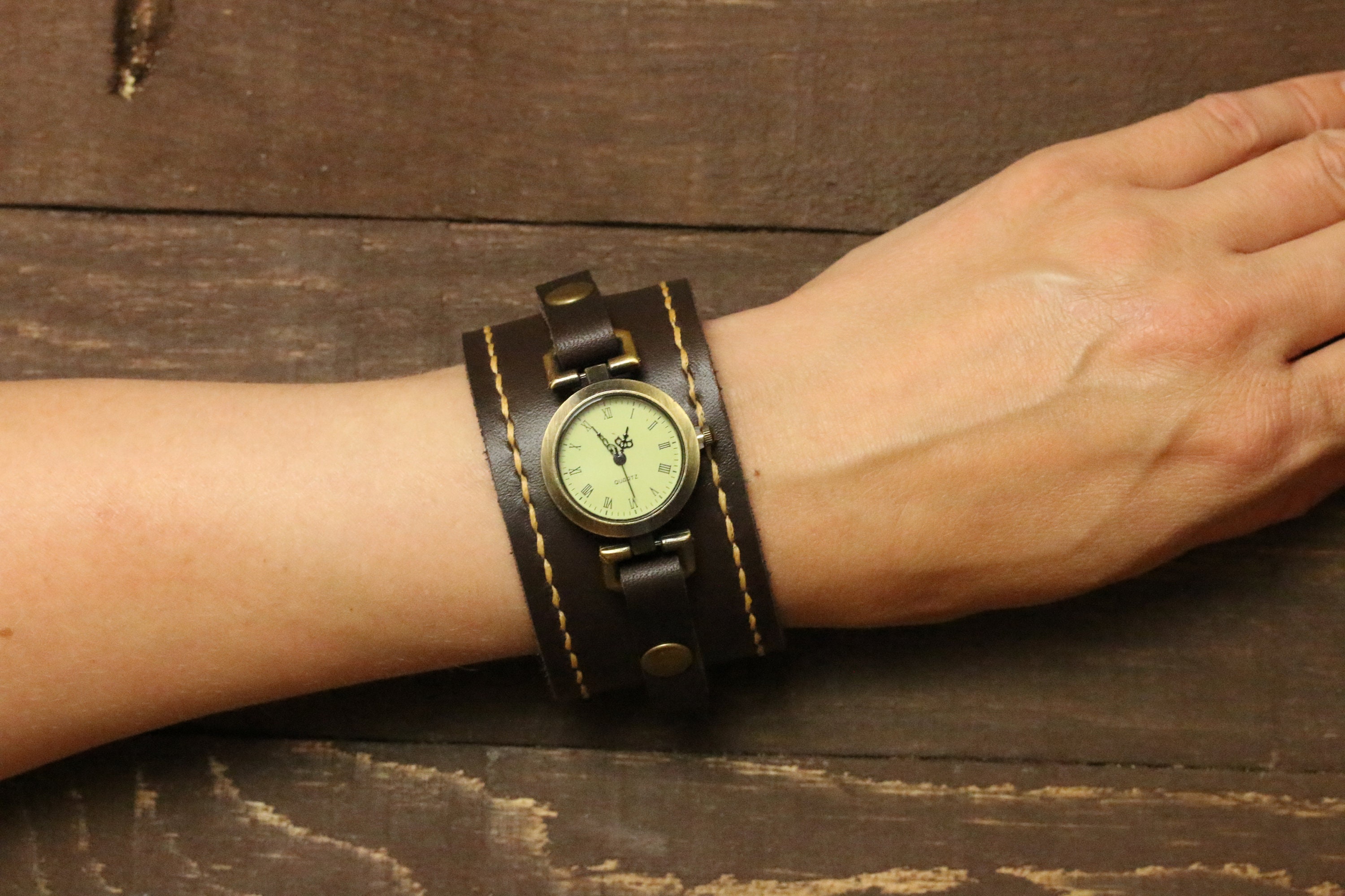 Ladies leather outlet cuff watch