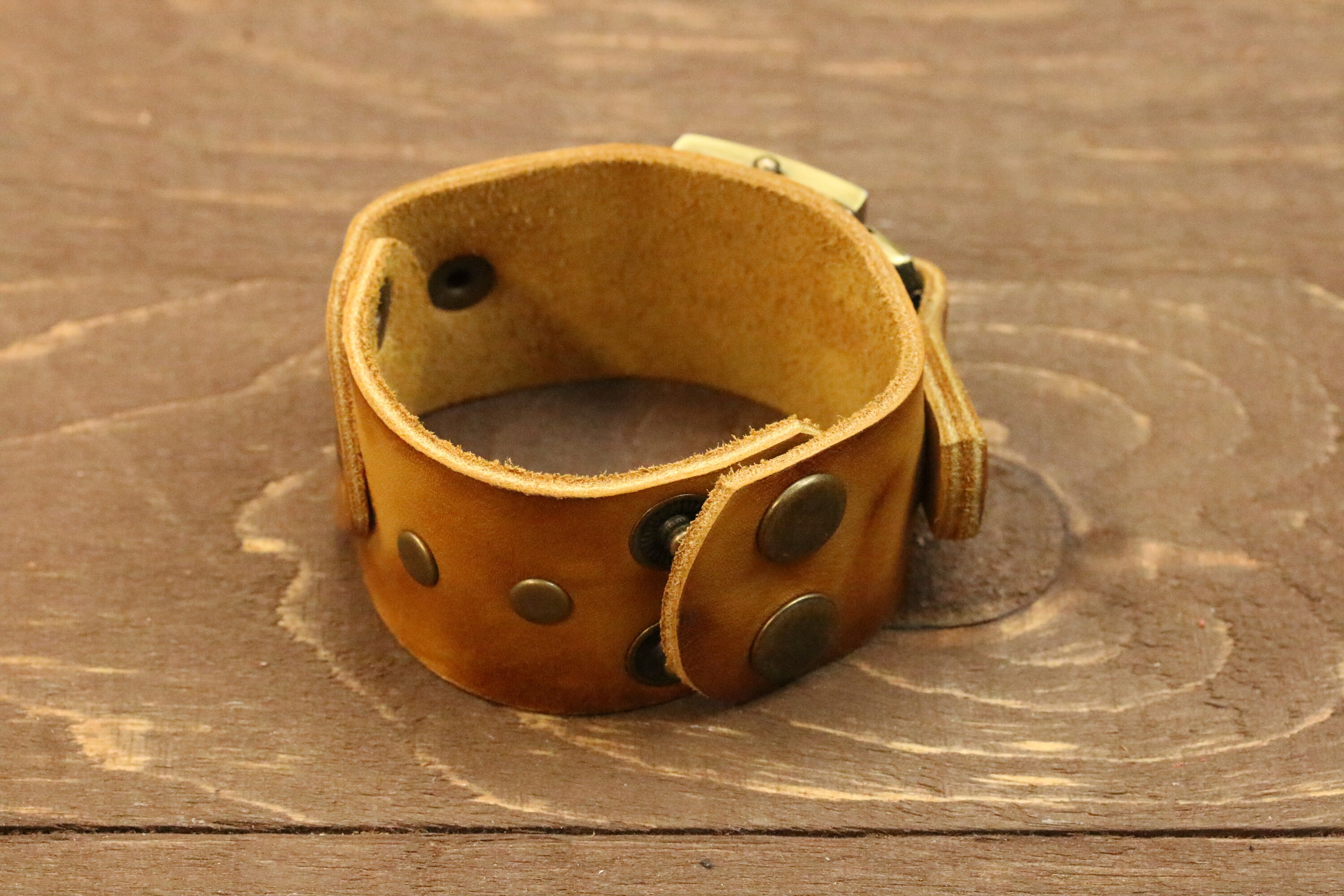 レトロ感あるチェック 80〜90s VINTAGE COW LEATHER 短丈 Brown Retro Leather Cuff Square Watch Antique Bronze Leather