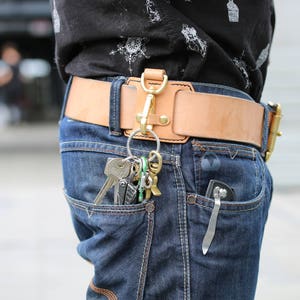 Gancho para chave de cinto de couro Cordão para cinto Porta-chaves para cinto Gancho de latão sólido Cabide para cinto Porta-chaves masculino Clipe para cinto de couro Utilitário de clipe Bushcraft