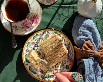 60-Minute Honey Cake Recipe: 10 Layers, Low Sugar, Easy PDF Guide