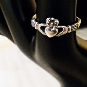 Lady&#39;s Sterling Silver Claddagh Ring
