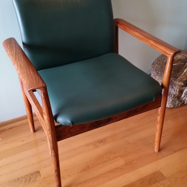 Pair Finn Juhl Rosewood and Leather Diplomat Chairs Midcentury Rare Danish Modern ca. 60s