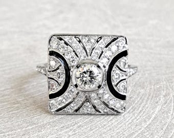 Anillo de cóctel antiguo Art Déco de platino y diamantes: pieza llamativa de esmalte negro.