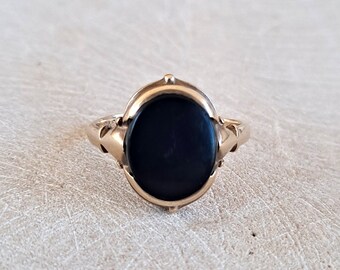 Vintage Black Onyx and 10K Yellow Gold Ring, Simple and Very Sweet Piece!