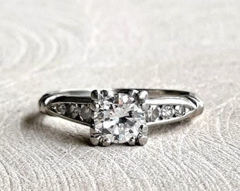 Anillo de compromiso vintage de platino con diamantes: 0,79 quilates, claridad VVS2, GIA G.G. Tasación