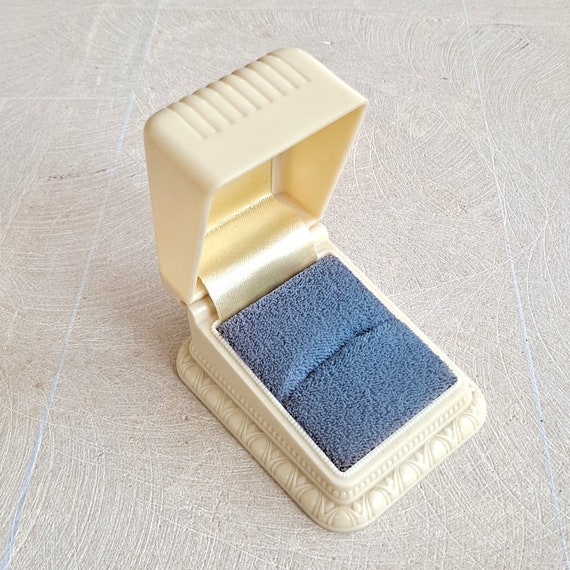 Antique Ring Box Vintage Ring Box, Cream Color wi… - image 6