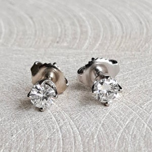 Diamond Stud Earrings: 0.52 CTW, SI1, H, 14K White Gold