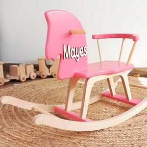 Weihnachten Babygeschenk, Schaukelpferd, personalisiertes hölzernes Kinderschaukelpferdspielzeug, klassisches Schaukelpferd, Geschenk für Kinder