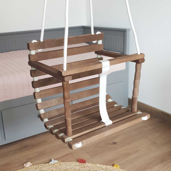 Balançoire pour bébé, balançoire en bois personnalisée faite main, cadeau personnalisé pour le premier anniversaire de bébé, balançoire d'extérieur et d'intérieur, couleurs noyer et bouleau