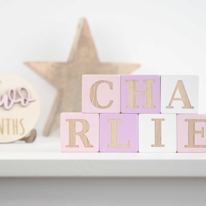 Bloques de madera, decoración de habitación de bebé, bloques de madera con nombre para guardería de bebé, decoración de guardería para niña, niño, bloques personalizados hechos a mano en madera maciza