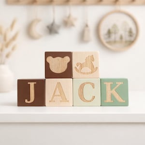 Personliga träklossar för barnnamn | Anpassad barnrumsdekoration | Babyshowerpresent