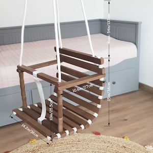 Balançoire pour bébé / Balançoire en bois personnalisée faite main / Cadeau personnalisé pour le premier anniversaire de bébé / Balançoire d'extérieur et d'intérieur / Couleurs pastel Walnut (outdoor)