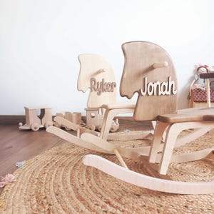 Schaukelpferd, personalisiertes 1. Geburtstags-Baby-Geschenk, hölzernes Pferd Spielzeug, Kinderschaukelpferd, Geschenk für Kleinkind, Taufe Geschenk