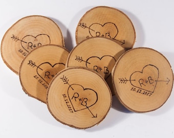 Conjunto de 30 posavasos de boda personalizados 3 "-4", posavasos de bebida de madera, posavasos rústicos de la boda, favores de la boda, rodajas de abedul