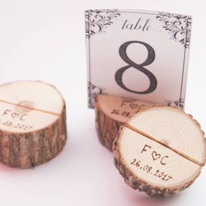 10 gepersonaliseerd houten tafel nummer houder, rustieke decor, Guest Card houders, bosrijke bruiloft bruiloft, plaats kaart staan, naam label houder