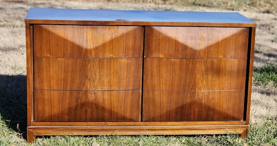 johnson carper fashion trend dresser Vintage JOHNSON CARPER Fashion Trend Mid Century Modern Low Dresser with  Mirror