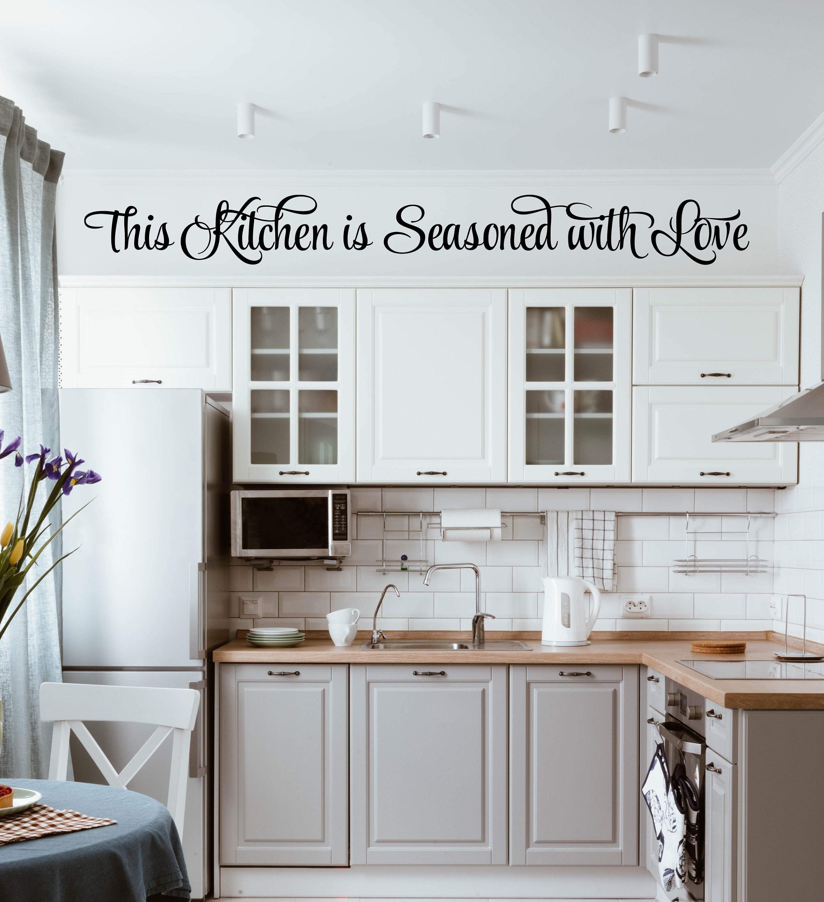 Picniva Wandtattoo „This Kitchen Is Seasoned With Love“ – Abziehbares PVC, Selbstklebend