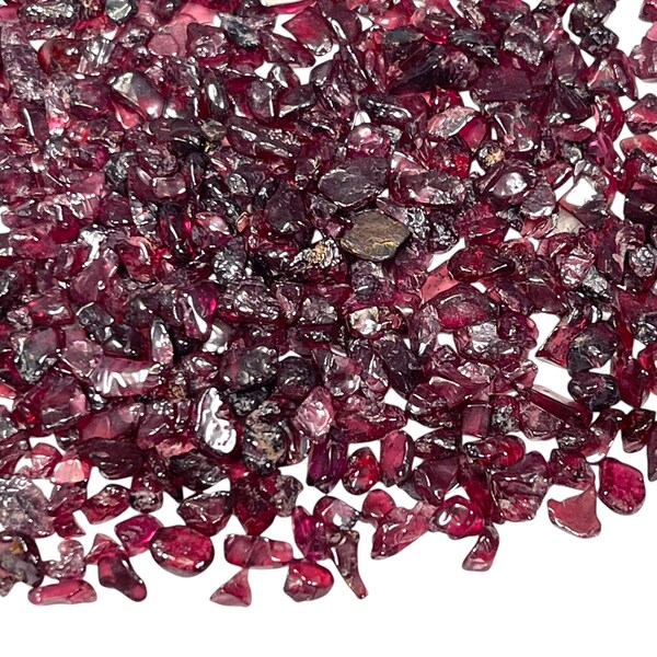Pequeños fragmentos de granate, 50 g (1,7 oz), 1-4 mm, adornos de piedras preciosas.