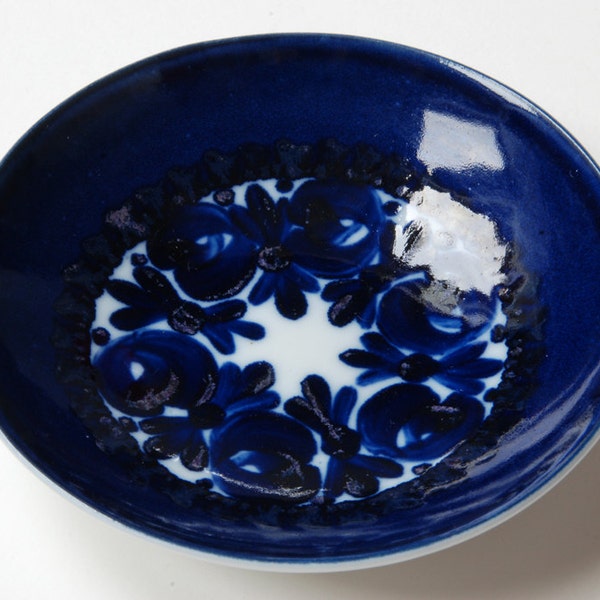 Vintage Arabia Finland blue and white bowl