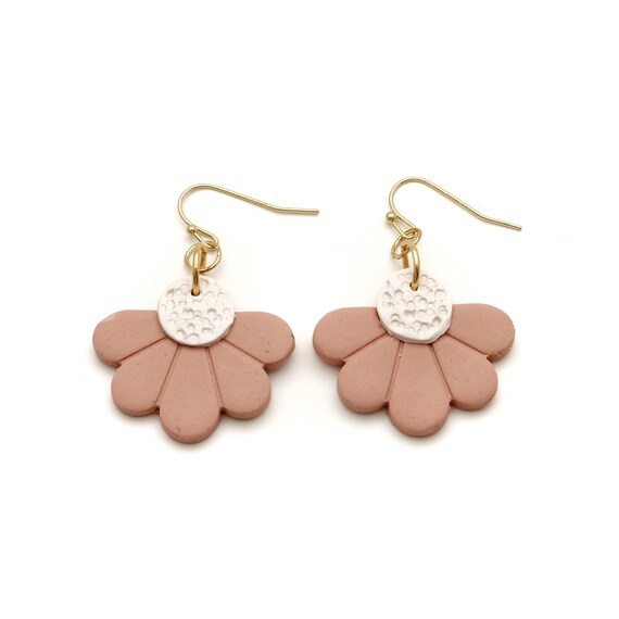 Blush daisy best sale earrings